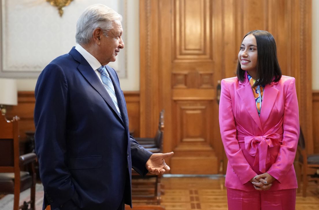 Amlo Conversa Con A Katya Echazarreta Primera Astronauta Mexicana