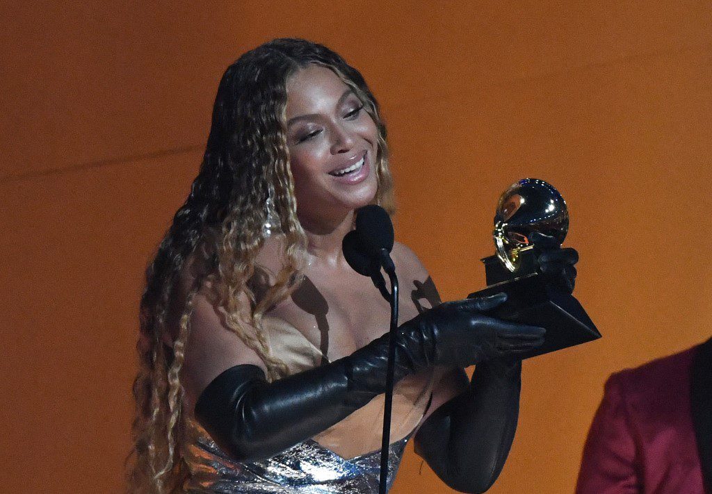 Beyonc Se Convierte En La Artista Con M S Grammys De La Historia