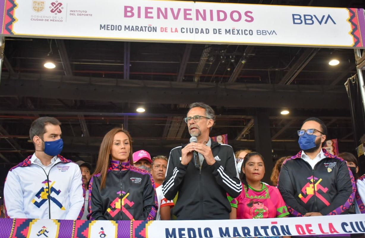 Arranca entrega de kits para las y los participantes del Medio Maratón