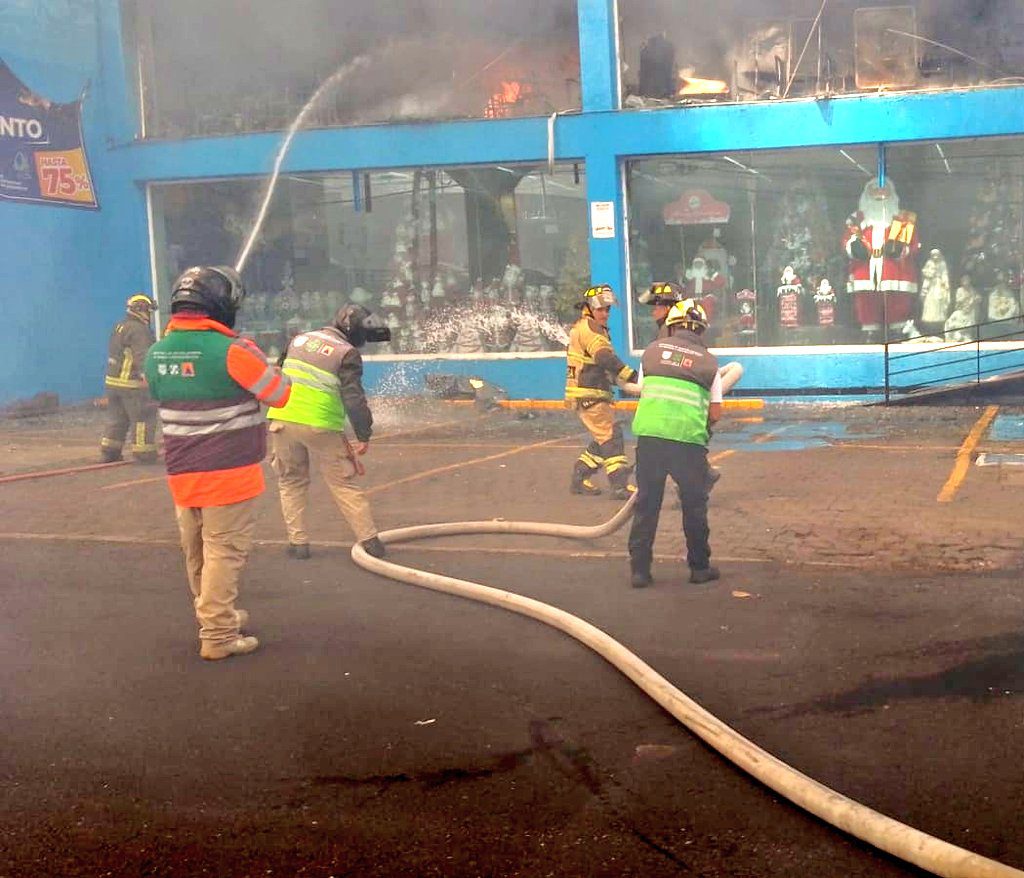 Saldo blanco en incendio de Galerías El Triunfo, en San Jerónimo, CDMX •  Once Noticias