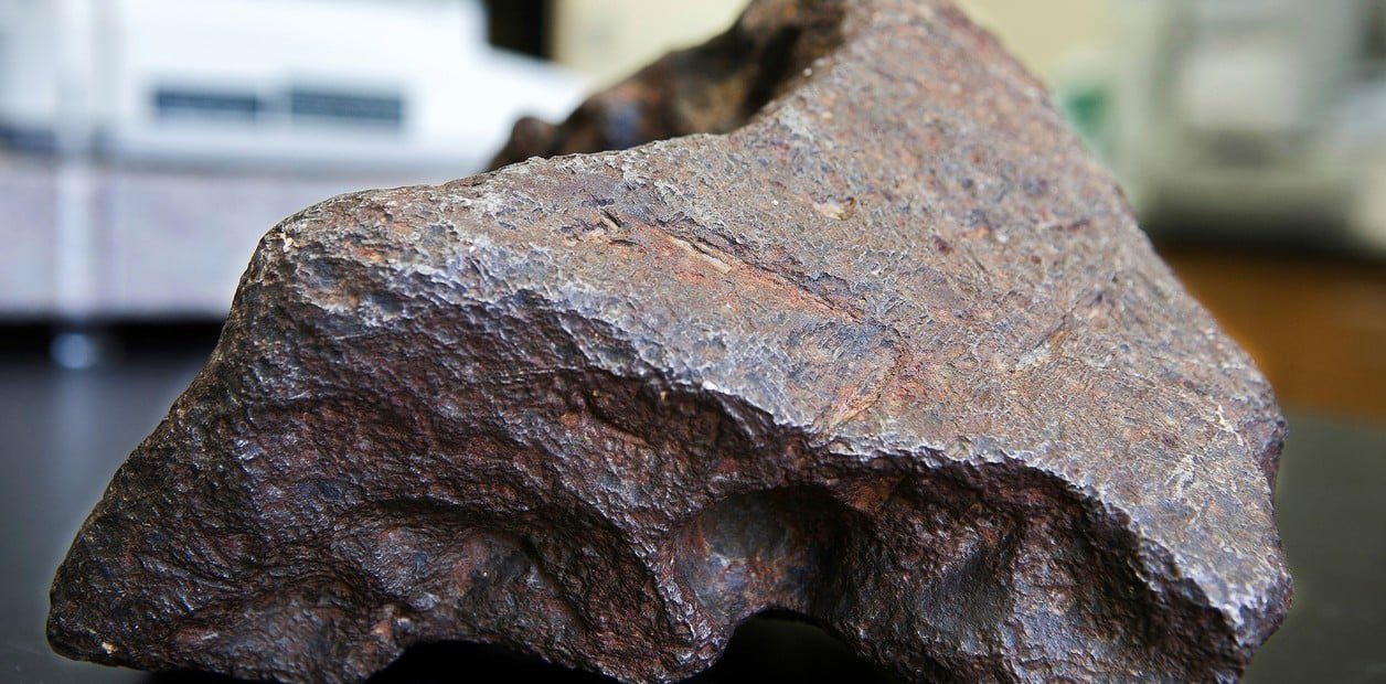 Científicos descubren en un meteorito dos nuevos minerales nunca vistos en  la tierra • Once Noticias