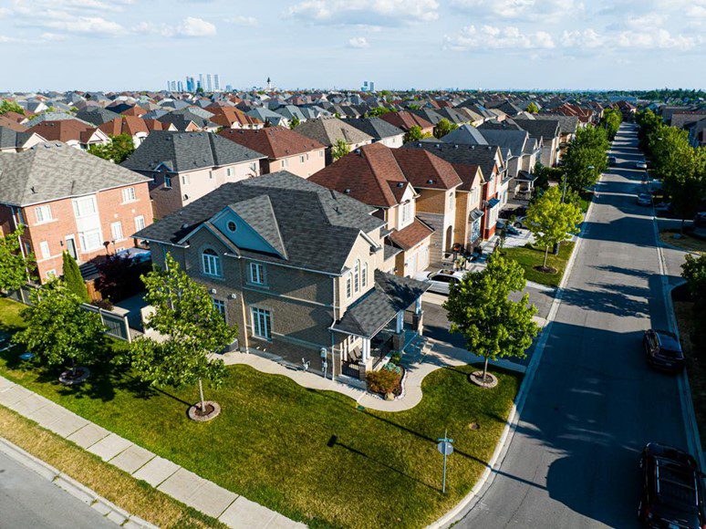 Canadá prohíbe a extranjeros comprar casas • Once Noticias