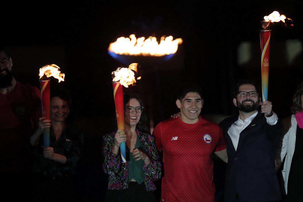 Chile recibe antorcha para Juegos Panamericanos de Santiago 2023 • Once ...